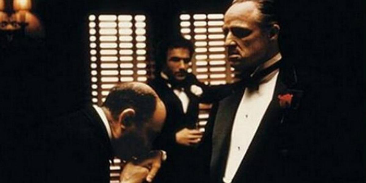 Escena de 'El Padrino', en sombra, característica forma de rodar de Gordon Willis.