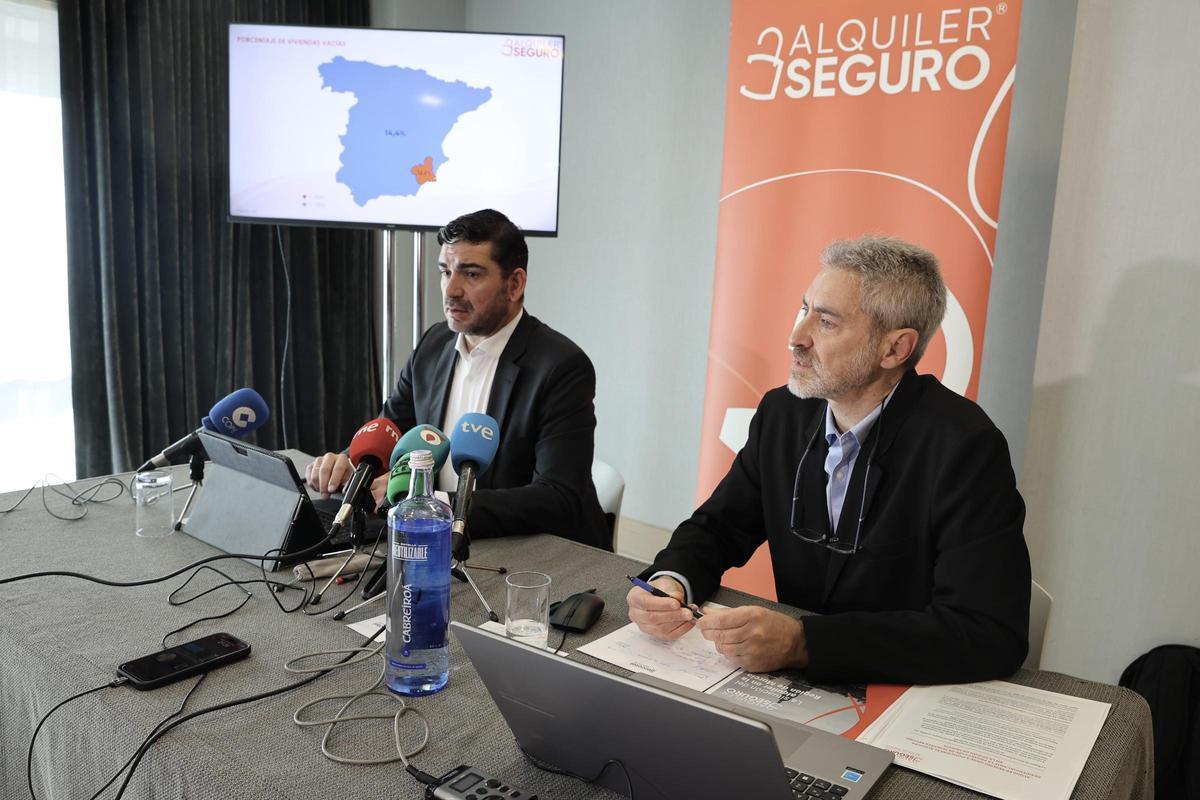 David Caraballo y Gerardo Neistar, CEO y director de comunicación de Alquiler Seguro, este miércoles en Murcia.