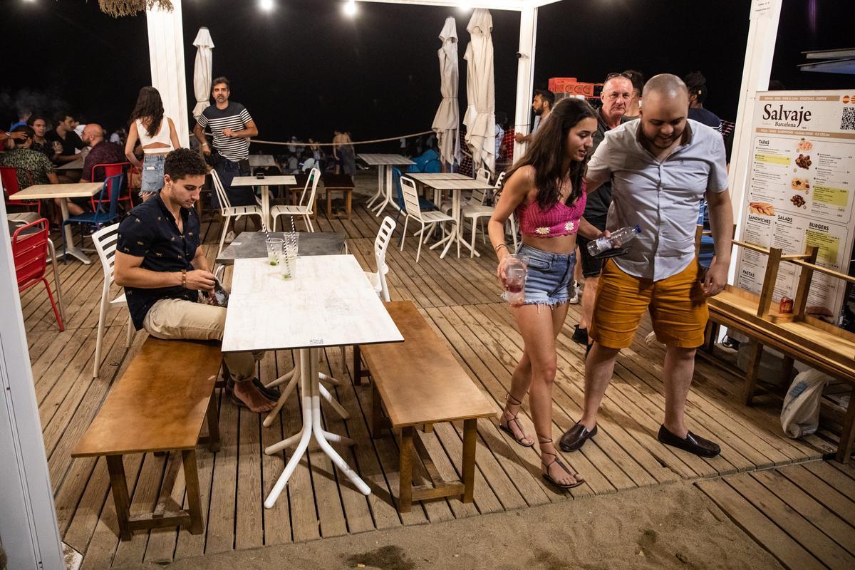 La verbena regresa a la playa en Barcelona