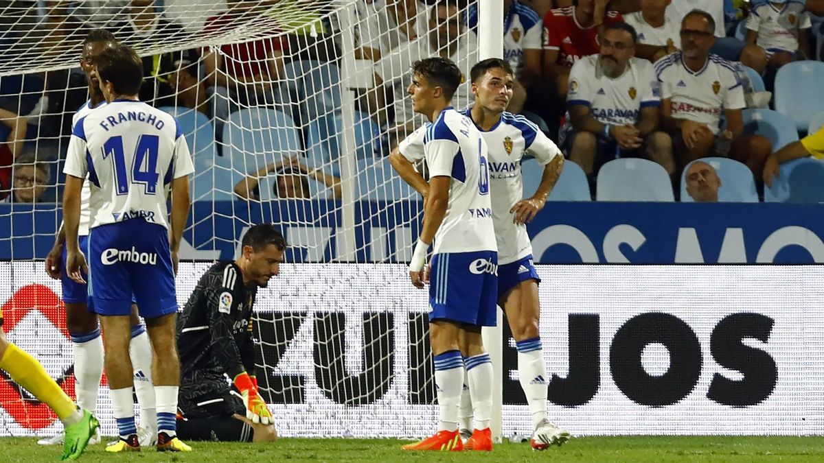 Francés, con su vendaje en la mano izquierda tras el primer gol del Lugo.