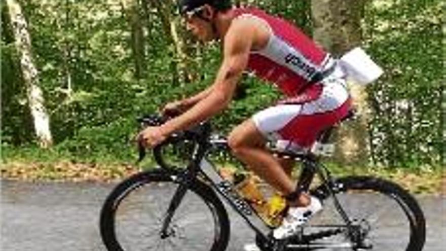 El triatleta Èrik Merino finalitza al Top 16 al triatló d&#039;Alpe d&#039;Huez