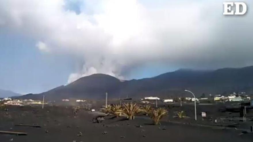 La erupción del volcán de La Palma desde la carretera El Hoyo Todoque