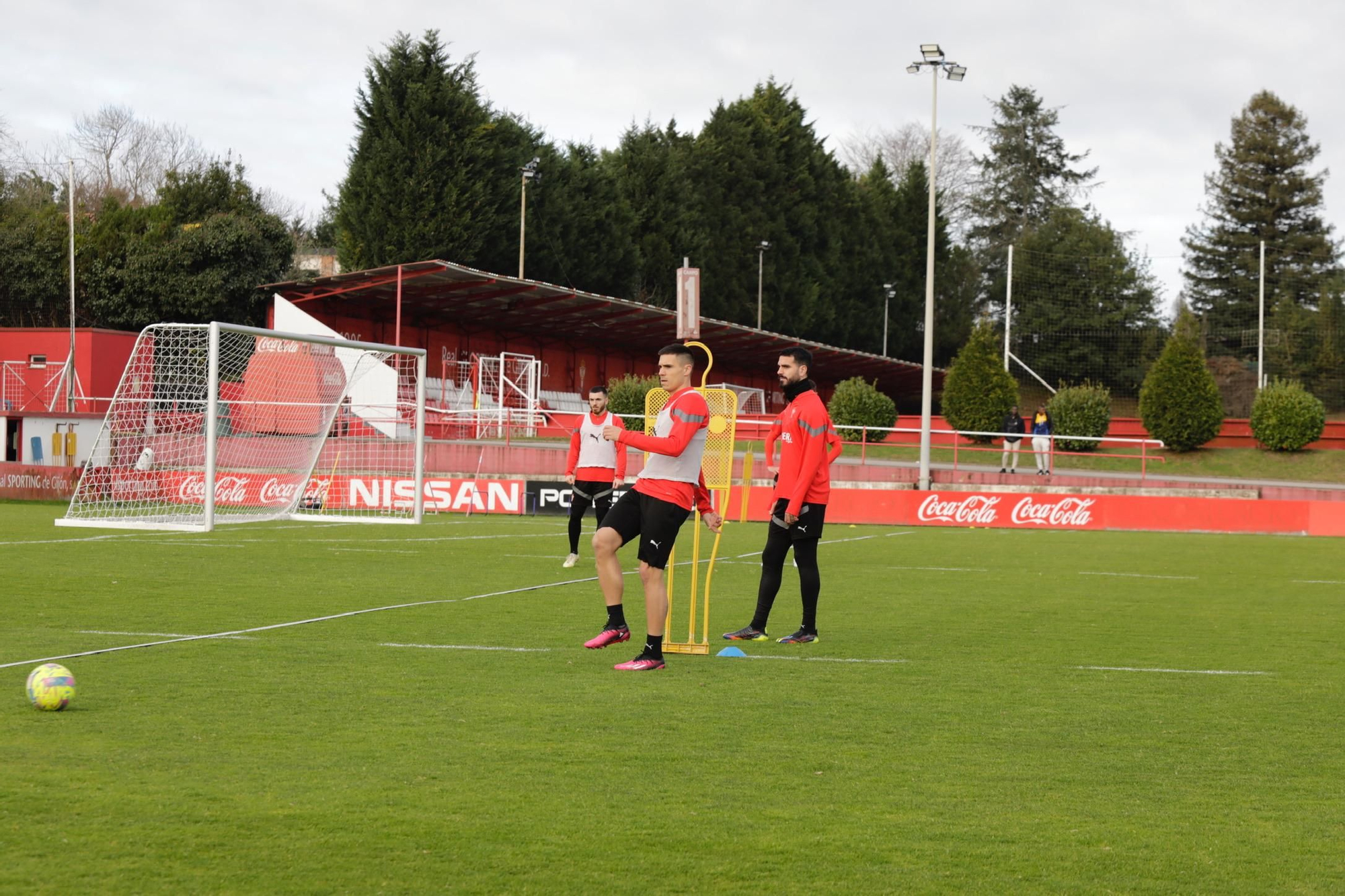 EN IMÁGENES: Primer entrenamientos del Sporting tras el cierre del mercado de fichajes de invierno