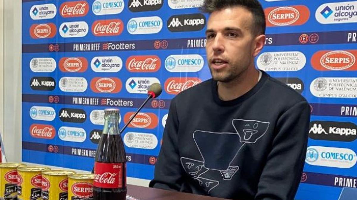 Gabarre, jugador del Alcoyano, en rueda de prensa.