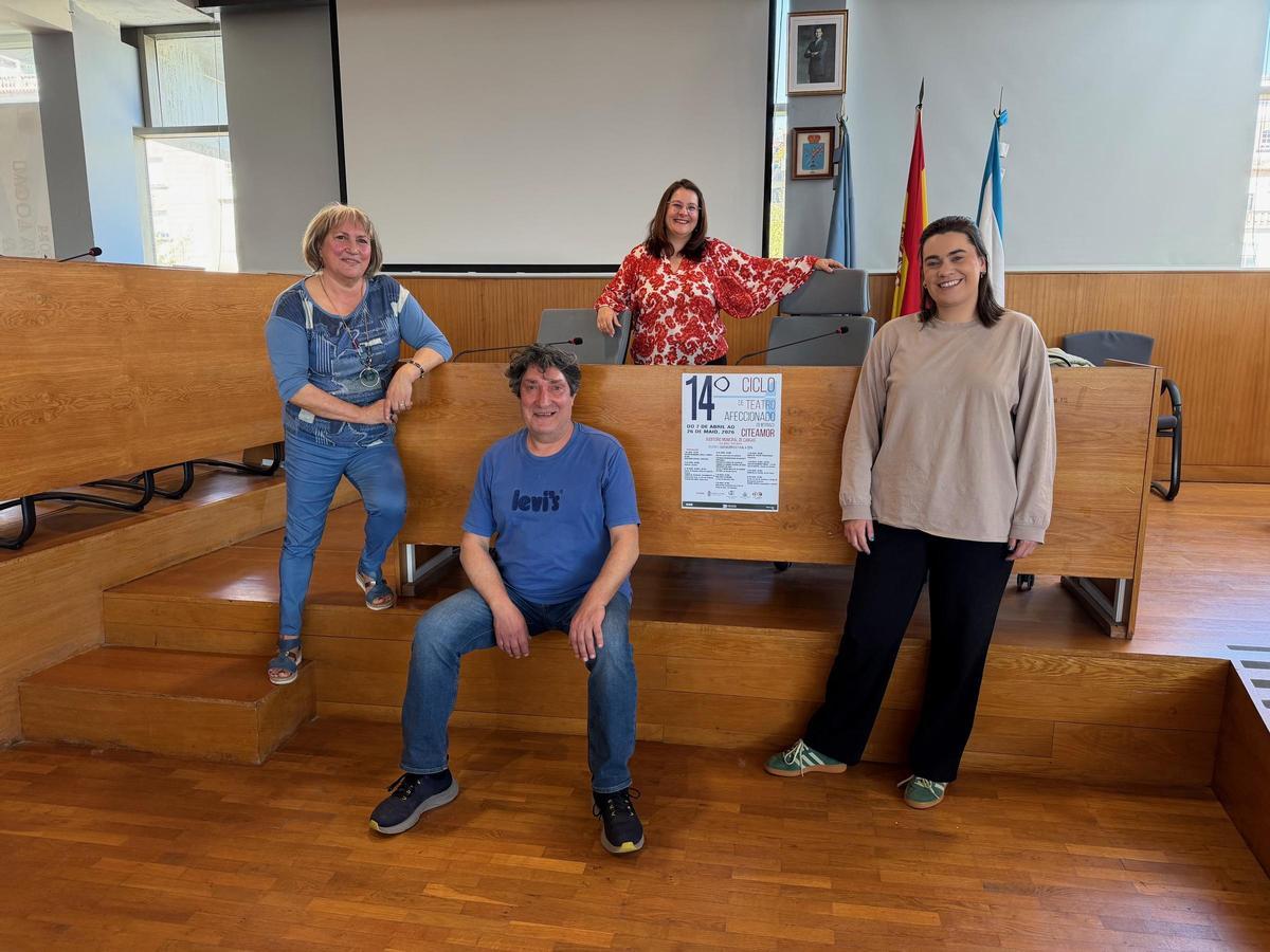 Pilar Ferrari, Xoán Carlos Riobó, Araceli Gestido e Xiana Abal, esta mañá na presentación do cartel.