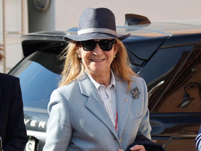 La infanta Elena confirma que el Rey Juan Carlos se encuentra 'bien' tras su visita a Sanxenxo