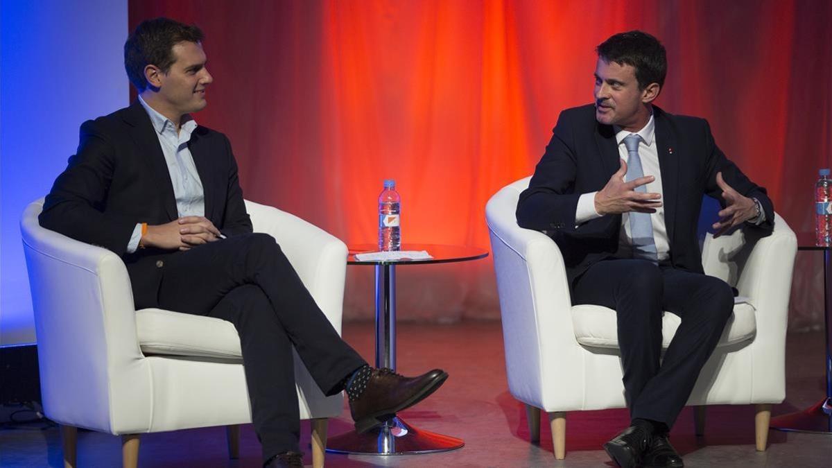 Albert Rivera y Manuel Valls, en un acto de la campaña de Ciudadanos para el 21-D en Barcelona.