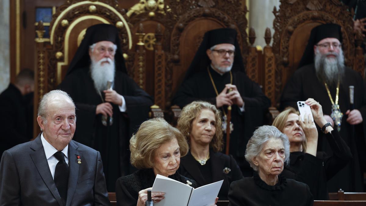 El rey emérito durante el funeral del Rey Constantino.