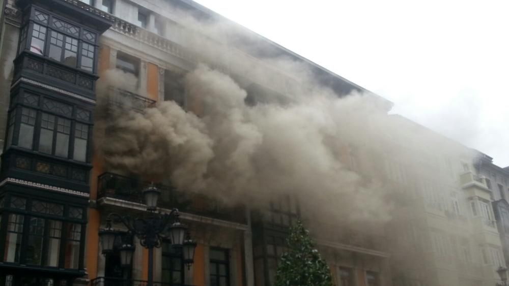 Incendio en la calle Uría de Oviedo