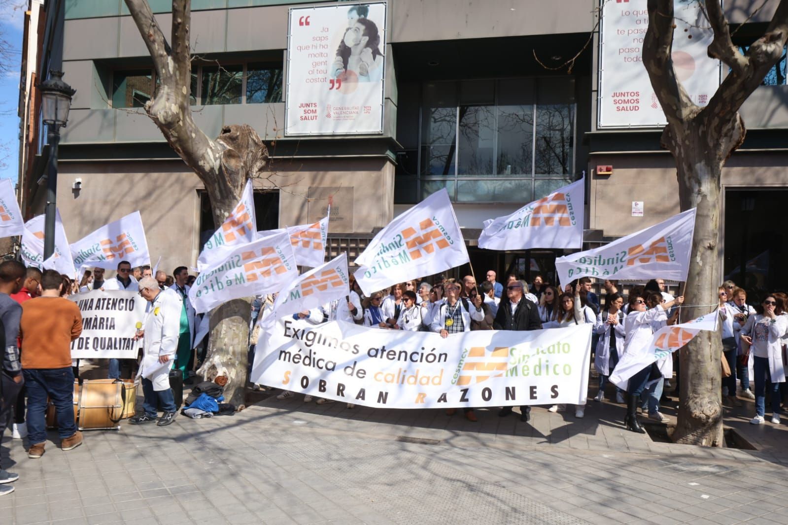 Los médicos valencianos salen a la calle a reclamar mejoras laborales