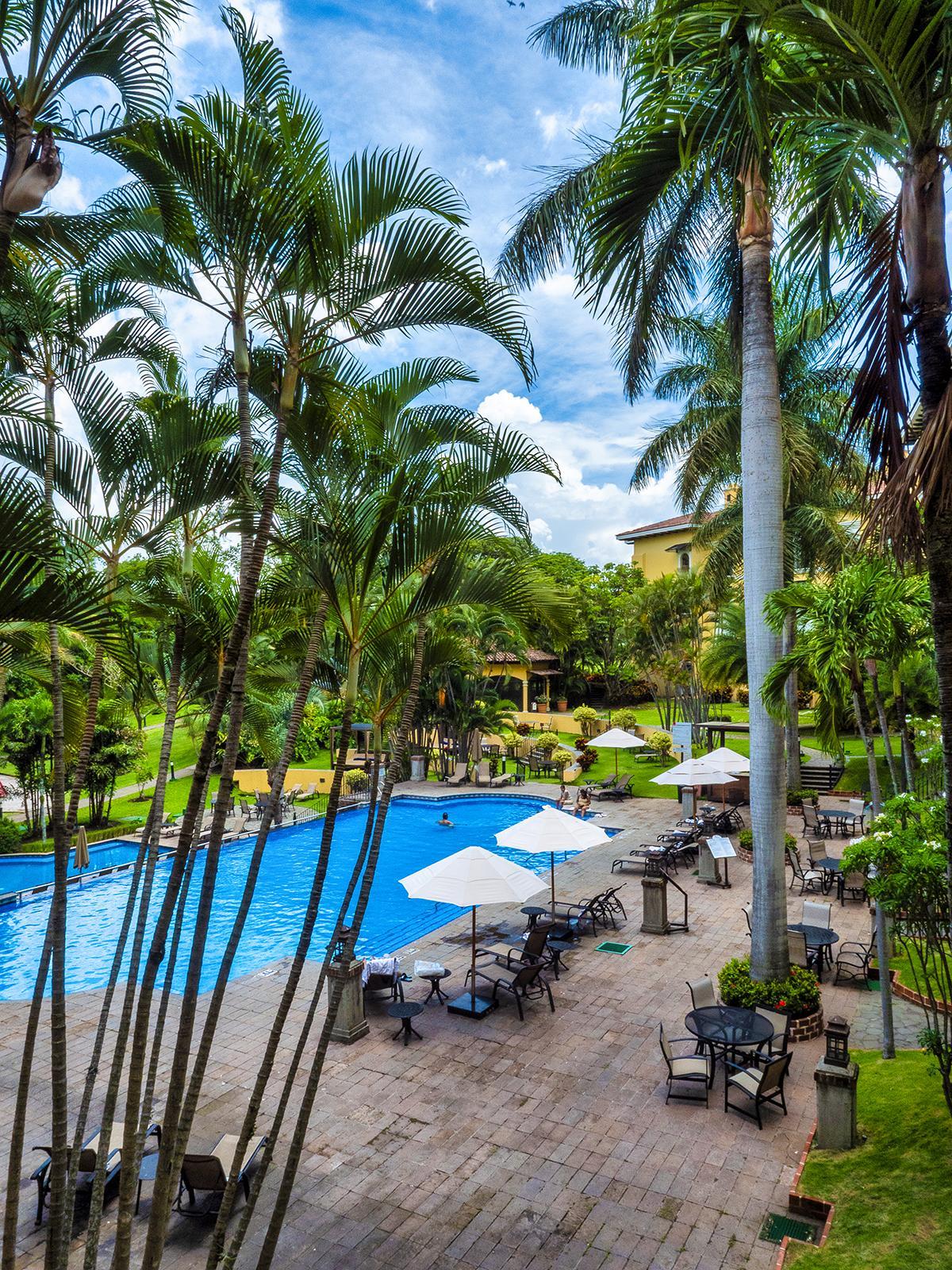 Una de las piscinas exteriores del Costa Rica Marriott Hacienda Belén.