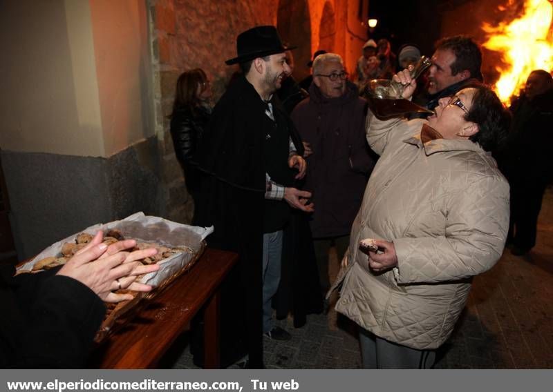 GALERÍA DE FOTOS -- Palanques convierte Sant Antoni en una gran fiesta