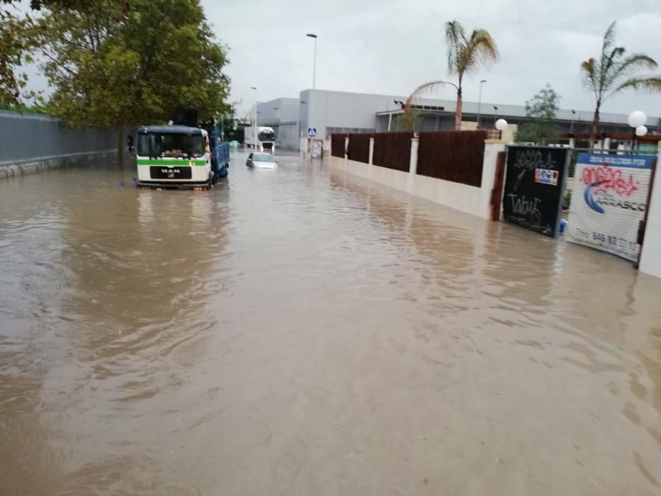 Los treinta litros por metro cuadrado en media hora provocaron el colapso de calles y avenidas y daños en las playas de Torrevieja