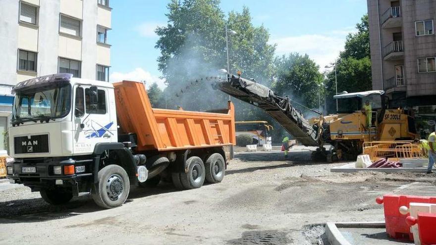 La primera fase de las obras consiste en el fresado del pavimento en todo el ámbito. // Rafa Vázquez