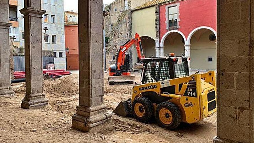 Imatge insòlita del pati del Palau dels Comtes en plena remodelació.