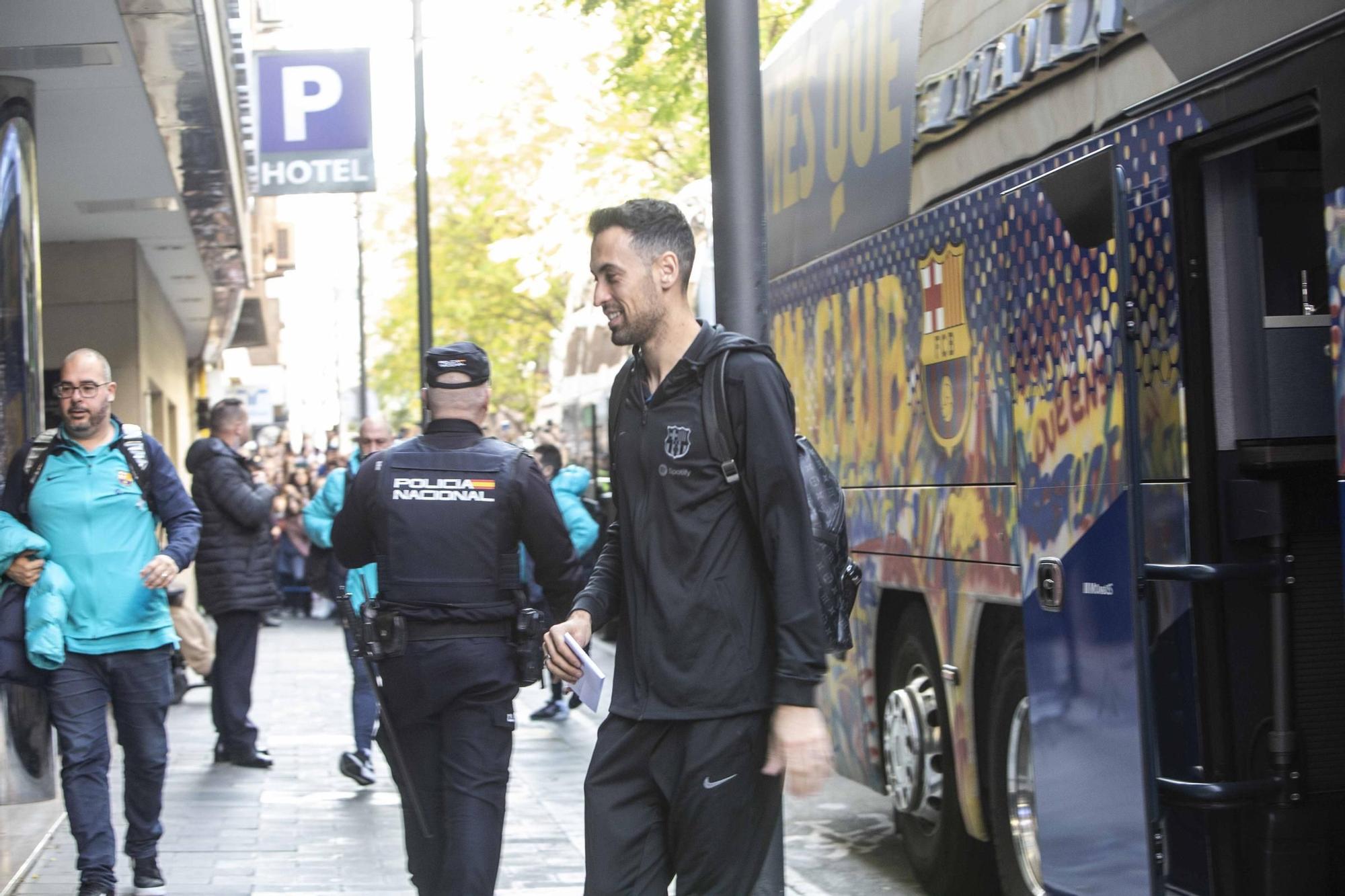 Gran expectación en Alicante por la llegada del Barça