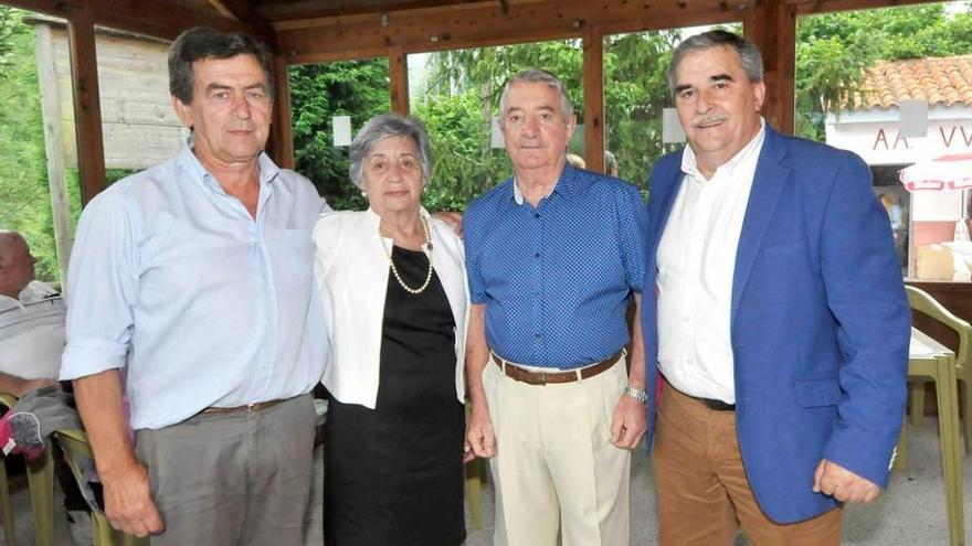 Cenera homenajea a sus abuelos del año en un emotivo acto