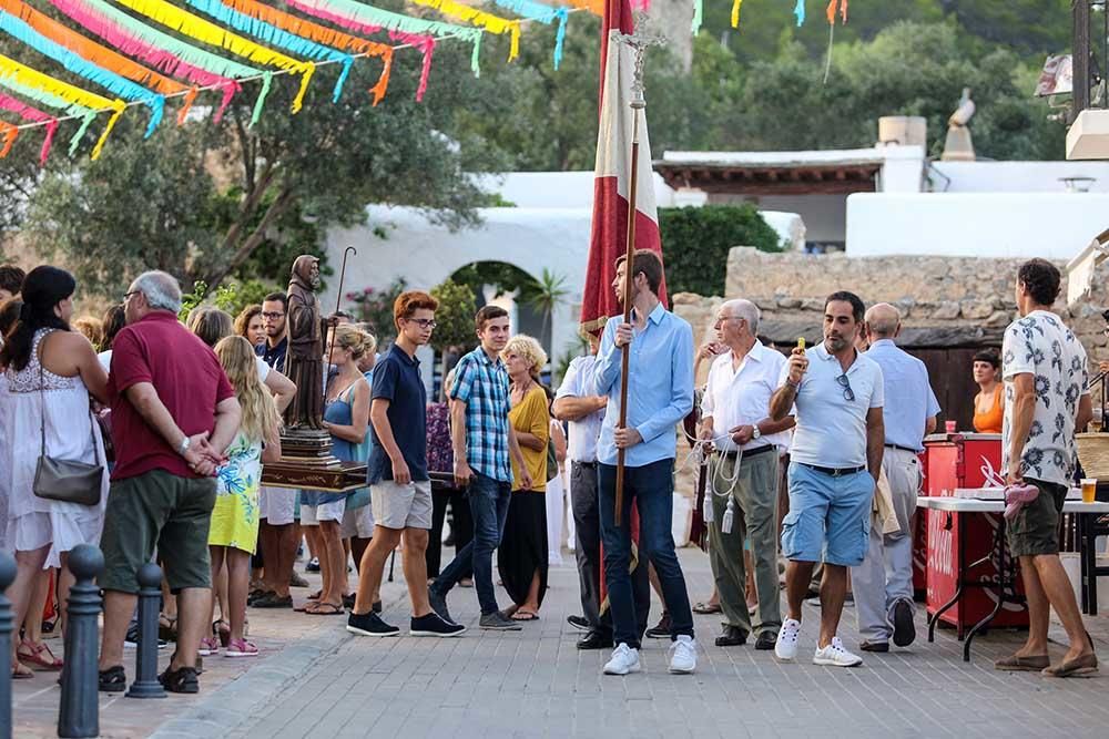 Sant Agustí festeja a su patrón con una jornada llena de tradición y baile.