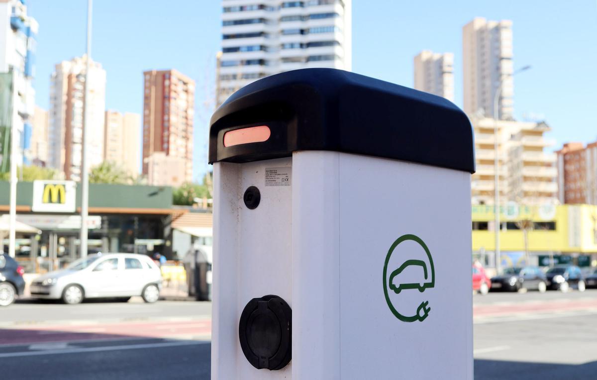 El Pla de mobilitat elèctrica desplegarà per Benidorm més carregadors d’esta classe
