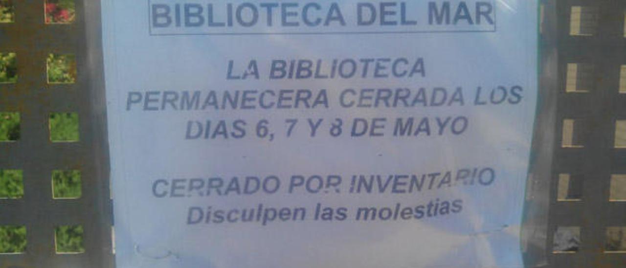 La biblioteca cierra por inventario tras la denuncia del libro que denigra a la mujer