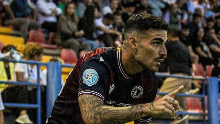 Diego Díaz renueva de forma oficial con el Extremadura