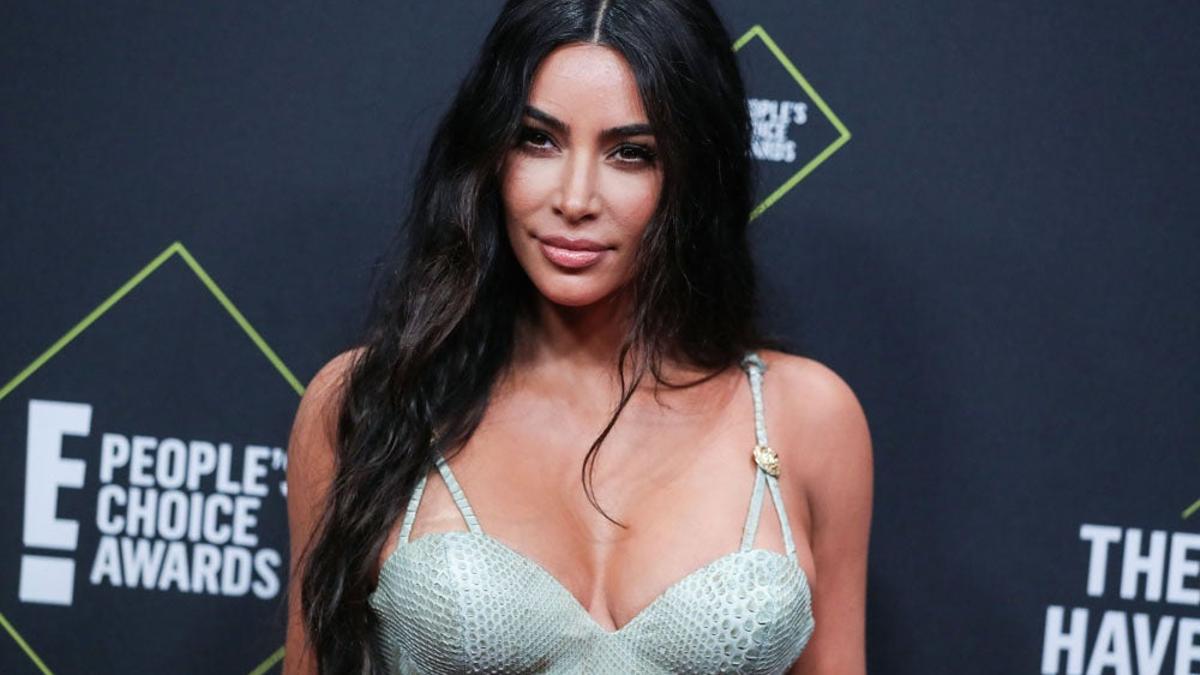 Kim Kardashian en la alfombra roja de los 'People's Choice Awards'