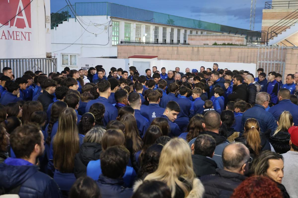 Dolor en el estadio de Sueca por el fallecimiento de un compañero y amigo Dolor en el estadio de Sueca por el fallecimiento de un compañero y amigo