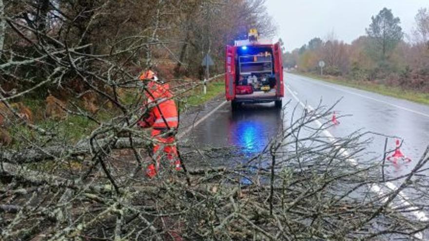 Operativo en la vía. |  Emerxencias