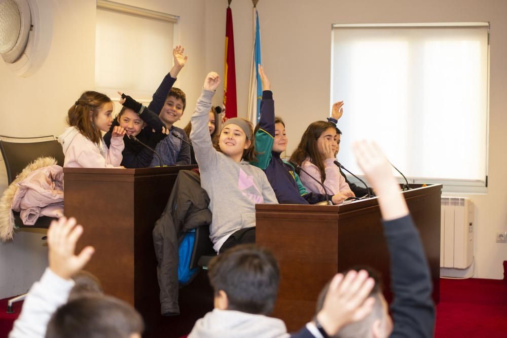 Estudiantes de Sada piden retrasar el encendido navideño para ahorrar energía.