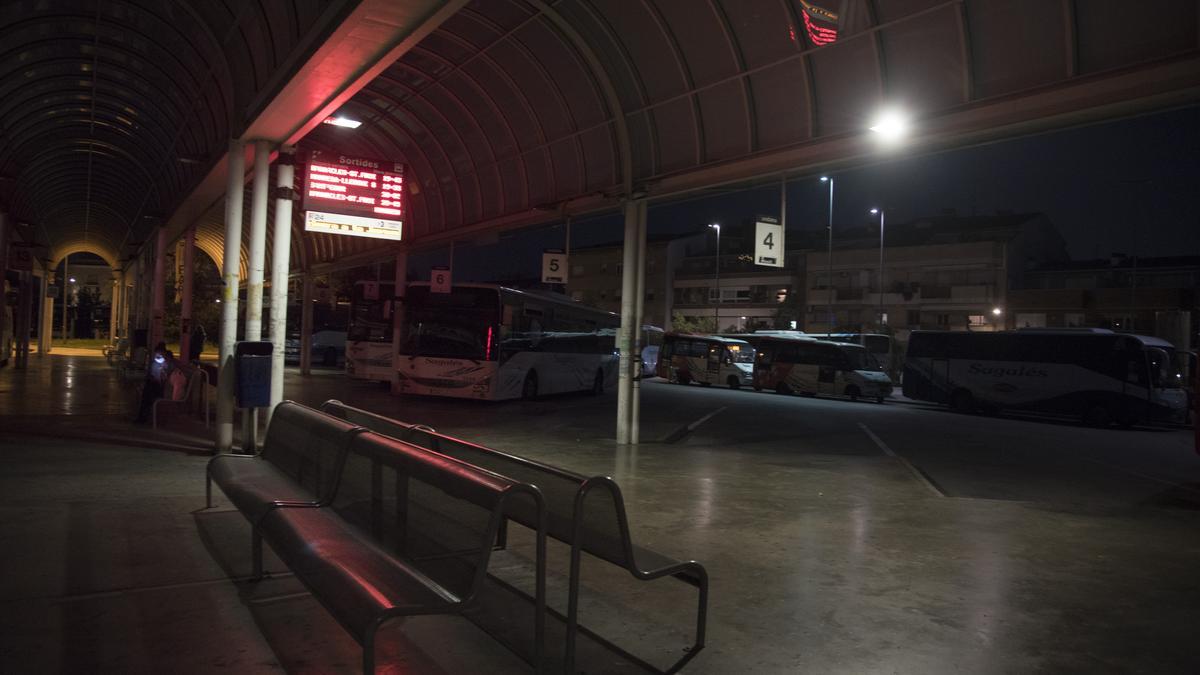 L'estació d'autobusos de Manresa es converteix en una gola de llop