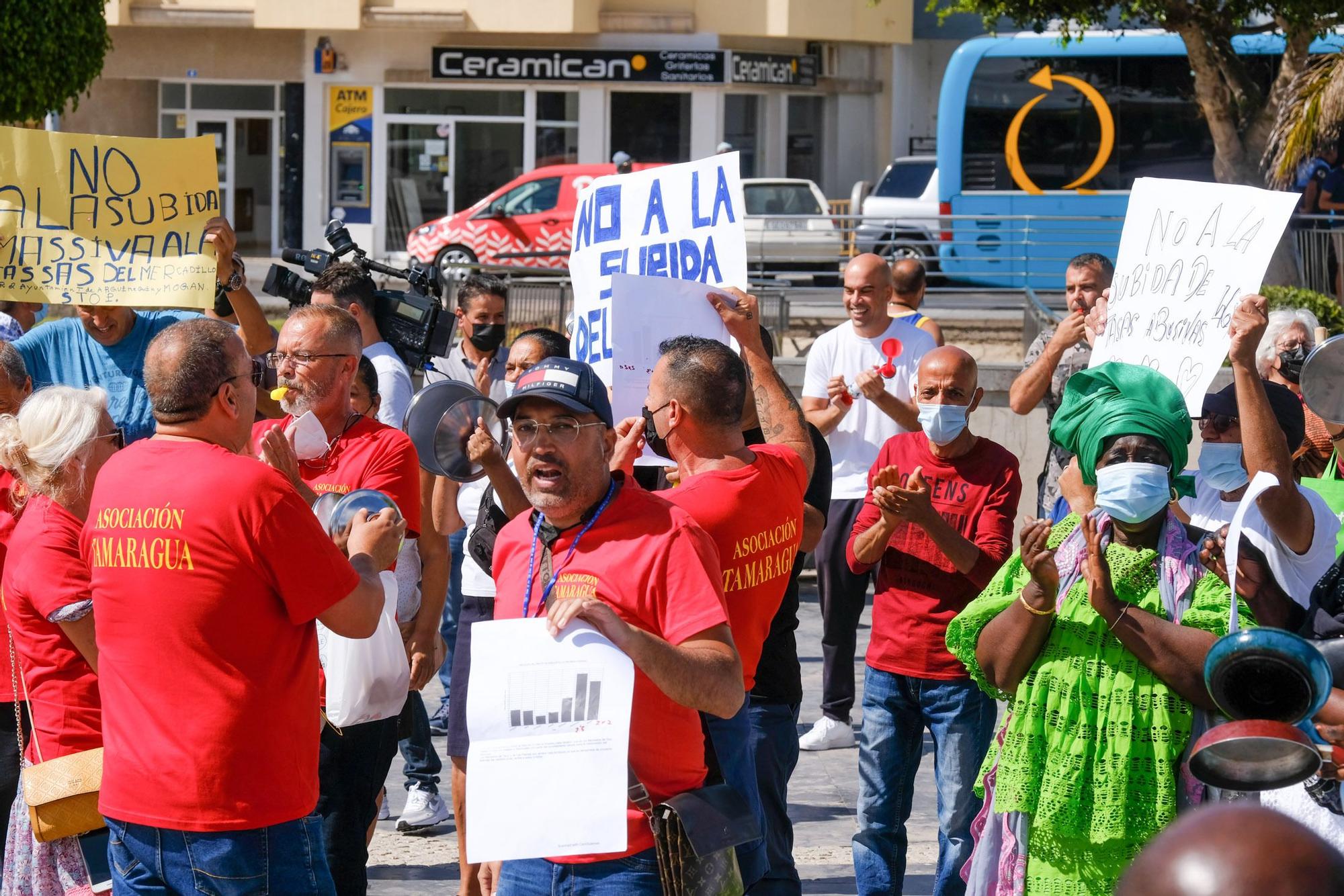 Cacerolada de los mercadilleros en Arguineguín