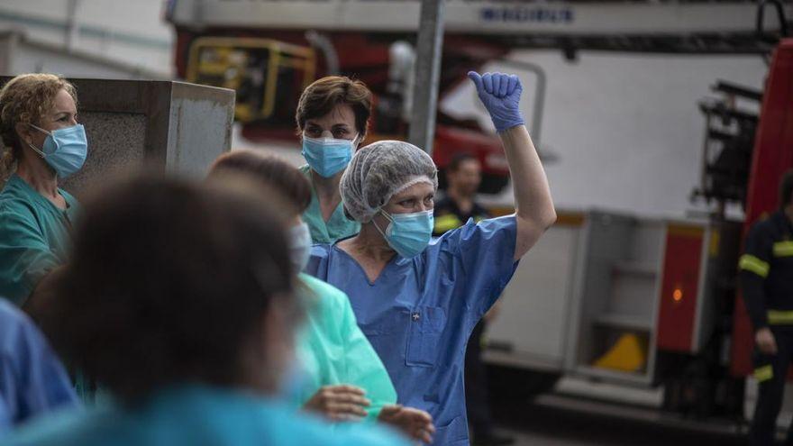 Sanitarios en Zamora durante uno de los aplausos de agradecimiento.