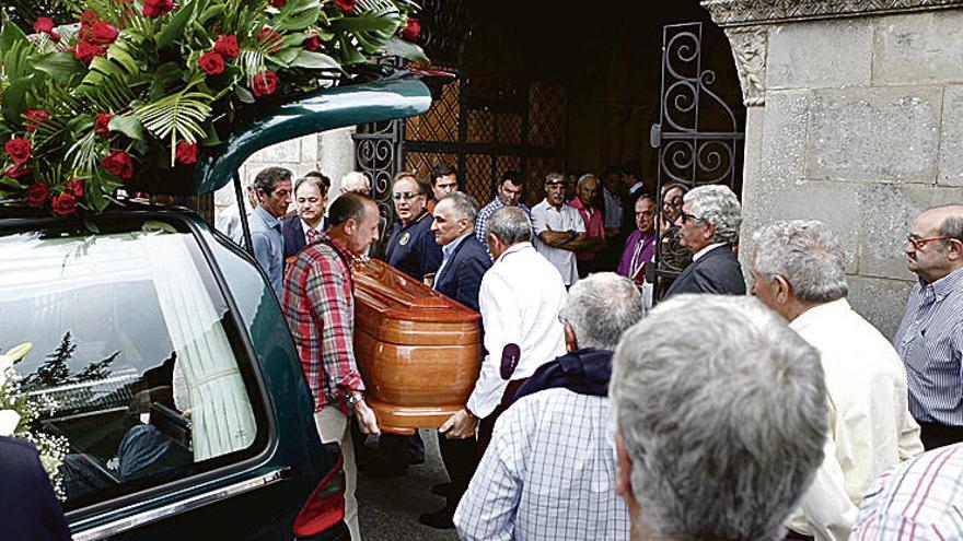 Entrada al templo del féretro de Ángel Rodríguez, &quot;Ligero&quot;.