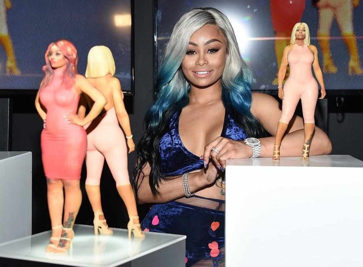 Blac Chyna presentando su propia muñeca