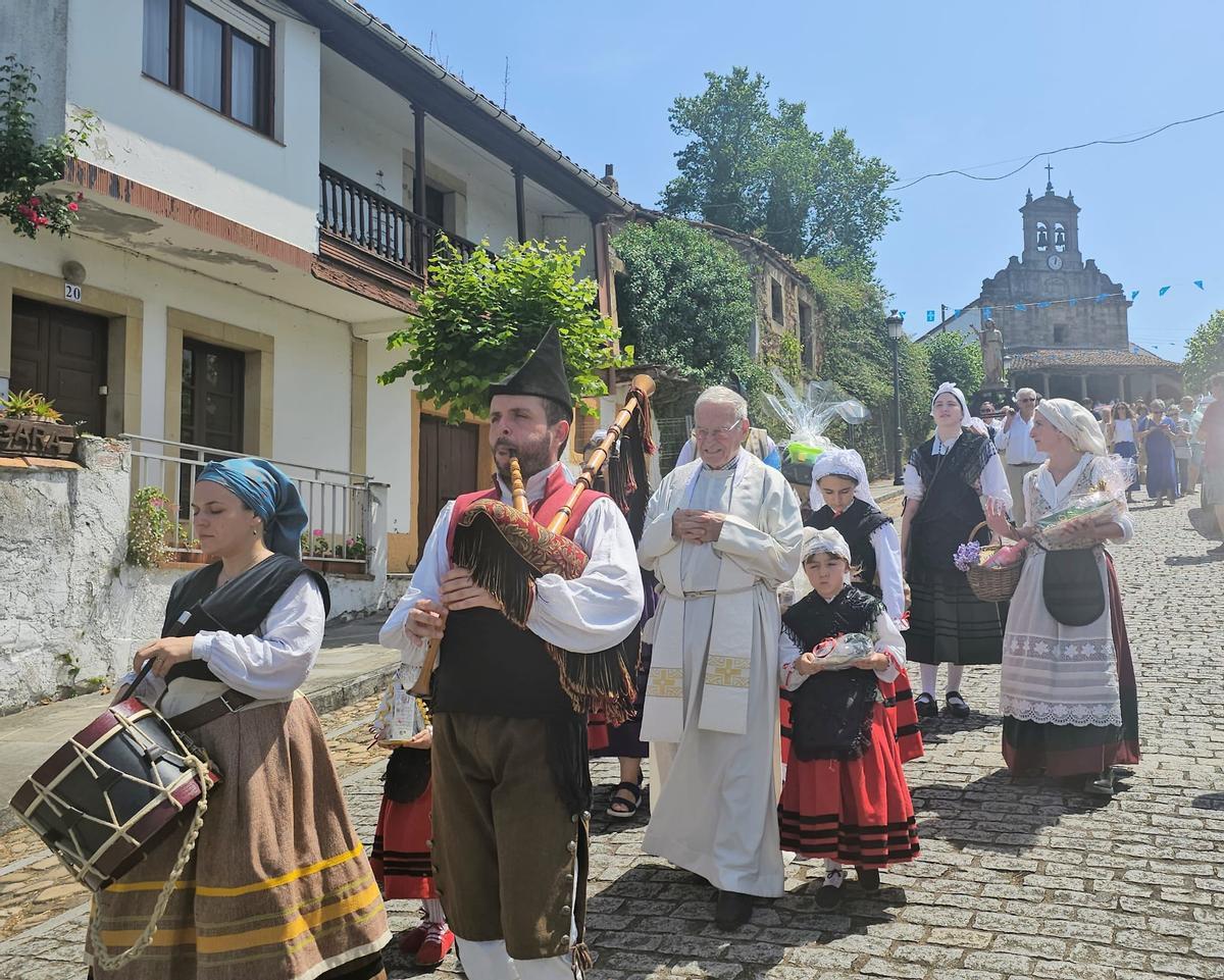 Procesión de San Juan, en Amandi (Villaviciosa).