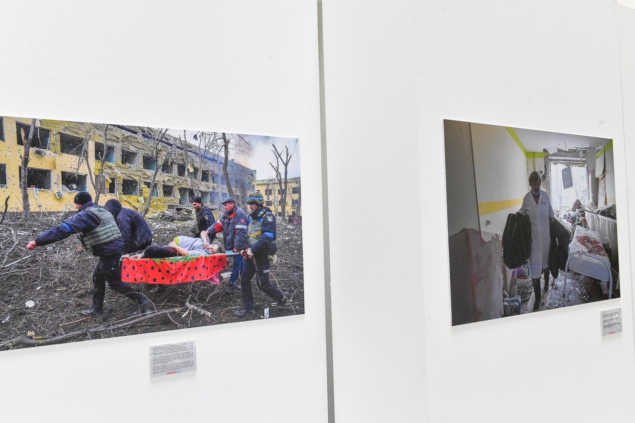 Exposición 'Crónica visual de la infamia' del fotoperiodista ucraniano Evgeniy Maloletka