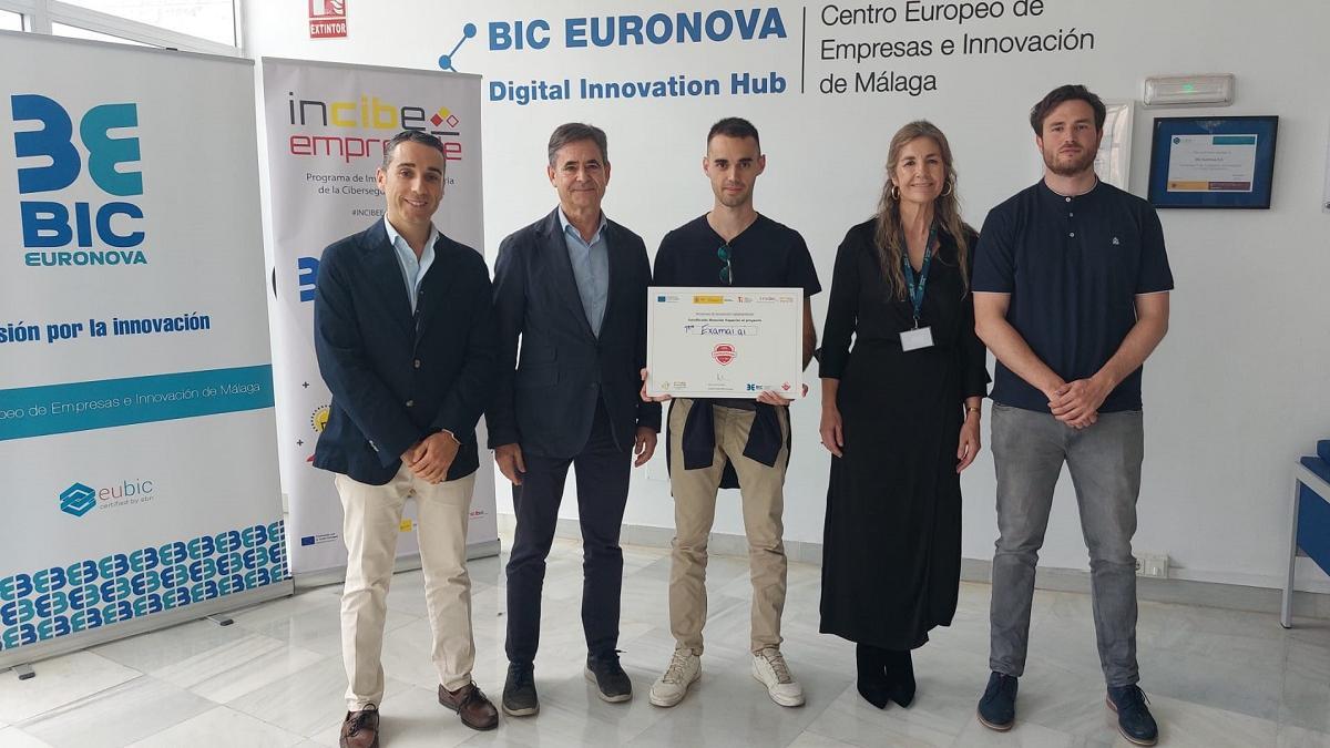 Los responsables del BIC Euronova y del Incibe, con el proyecto ganador. ExamAI.