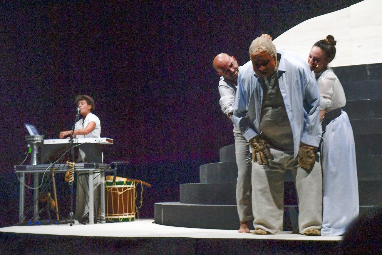 ‘Mararía la de Femés’ muestra su espíritu rebelde y combativo en el Teatro Pérez Galdós