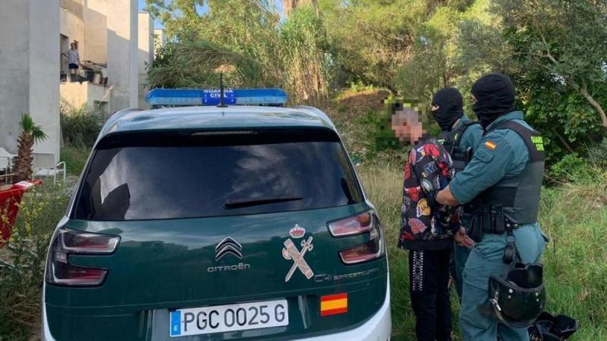 El hombre condenado, al ser detenido por la Guardia Civil en julio del año pasado. | DM