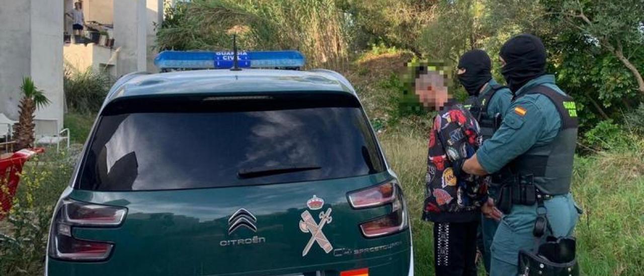 El hombre condenado, al ser detenido por la Guardia Civil en julio del año pasado. | DM