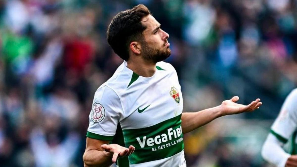 José Salinas, lateral izquierdo del Elche