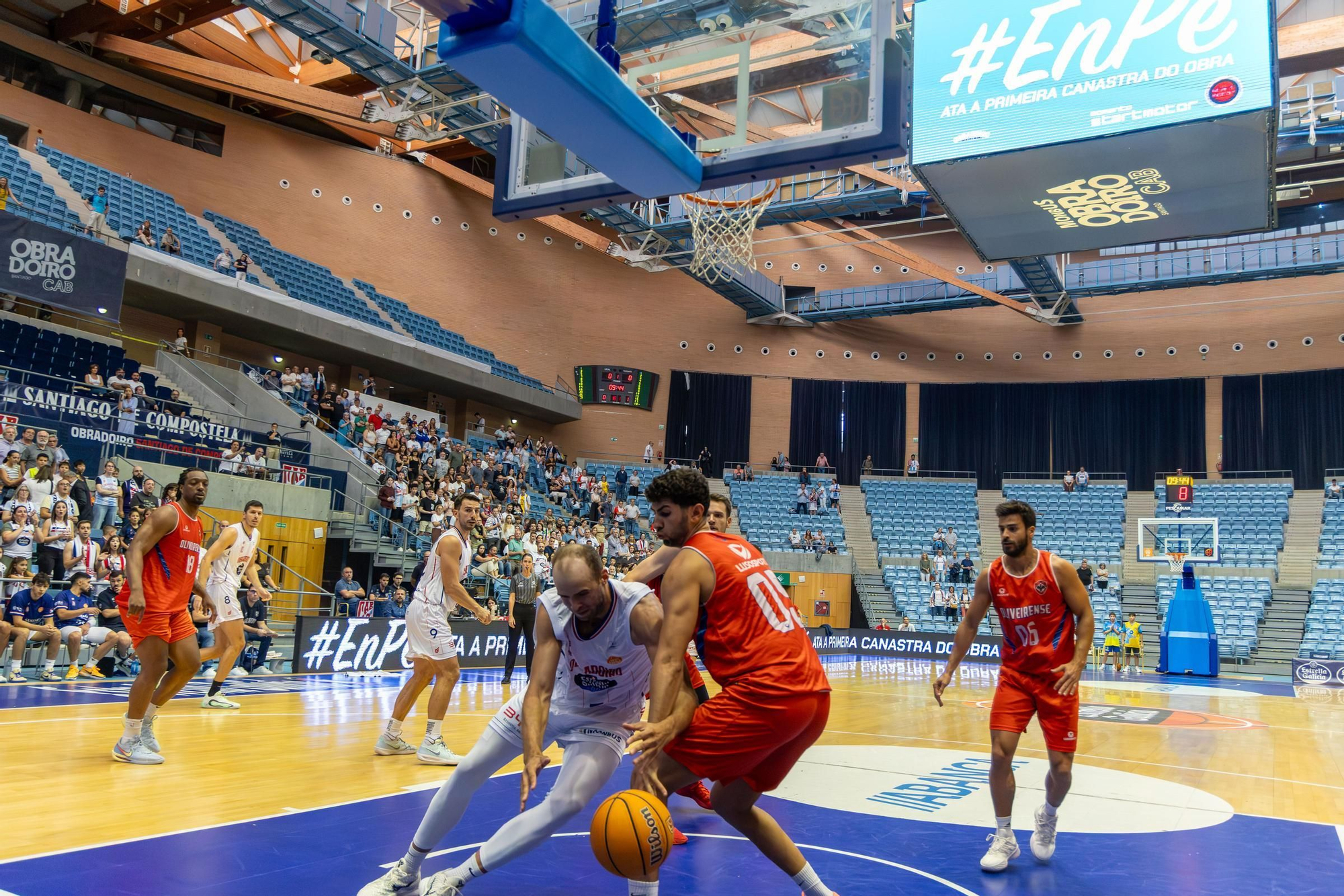 El Obradoiro se lleva su torneo con sangre, sudor y lágrimas