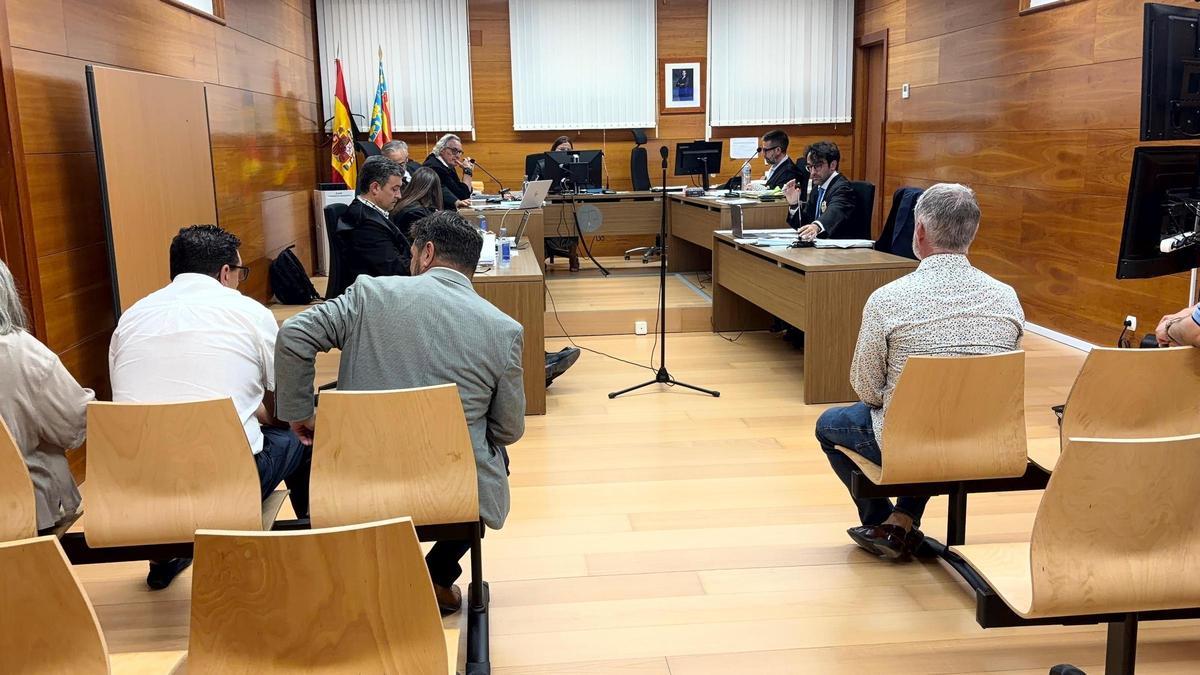Un momento de la última sesión del juicio a Pepe Vegara y responsables de la ITV Vega Baja