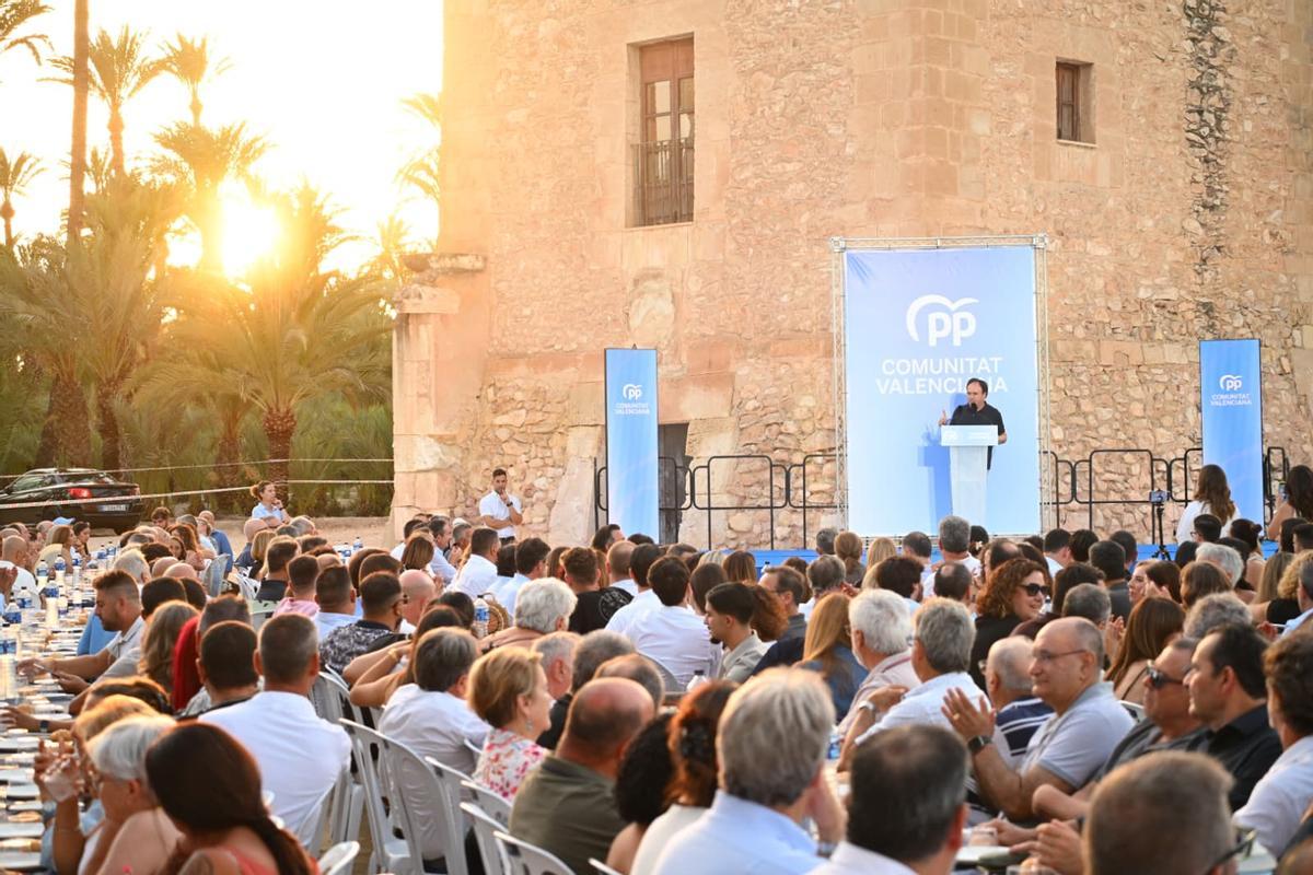 El PP convierte Elche en el escaparate del apoyo de Alicante a Juanfran Pérez Llorca ante Génova