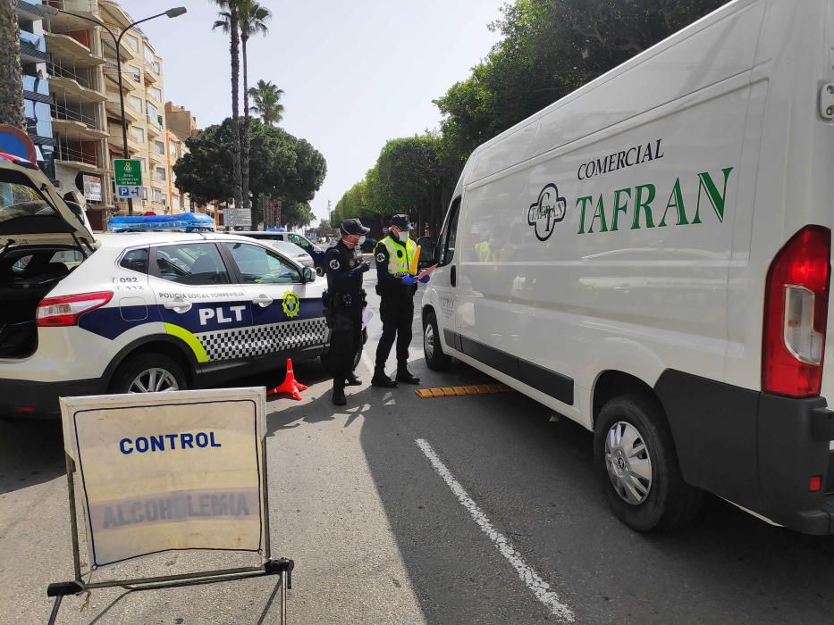 La Policía Local de Torrevieja impone cien multas por incumplir la curentena