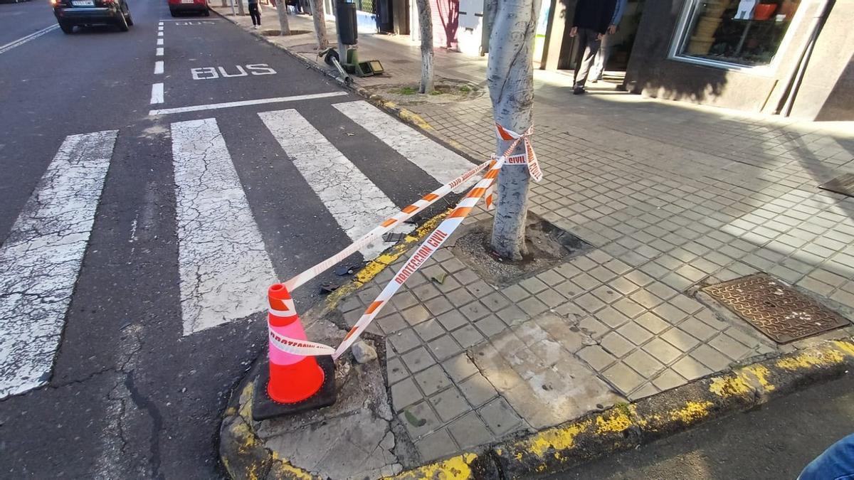 Imagen del semáforo roto en la calle Poeta Pablo Neruda, en Telde.