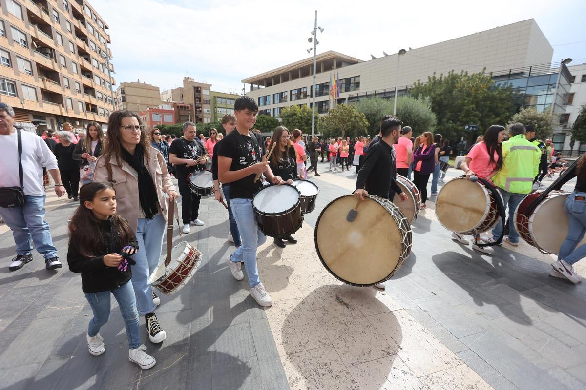 Las imágenes de la Marcha contra el Cáncer de Mama en Almassora
