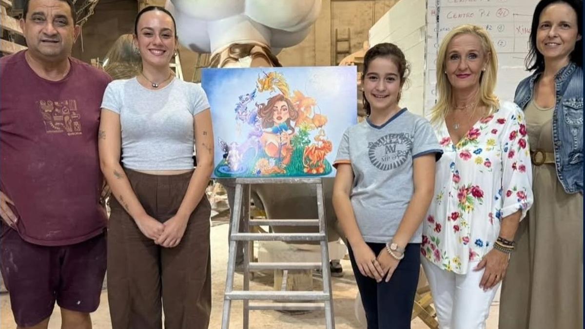 Presentación del boceto de la falla grande en el taller de Ximo Esteve