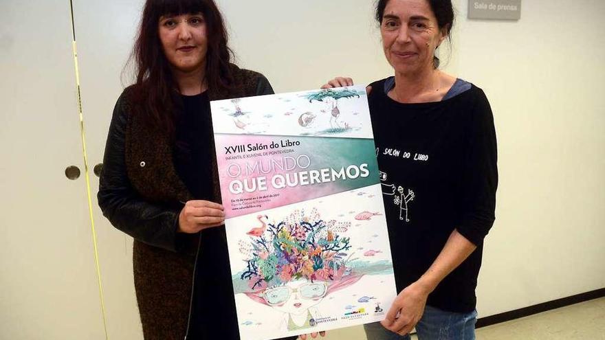 Alba Blanco Boga y la concejala Anxos Riveiro con el cartel del Salón do Libro 2017. // Rafa Vázquez