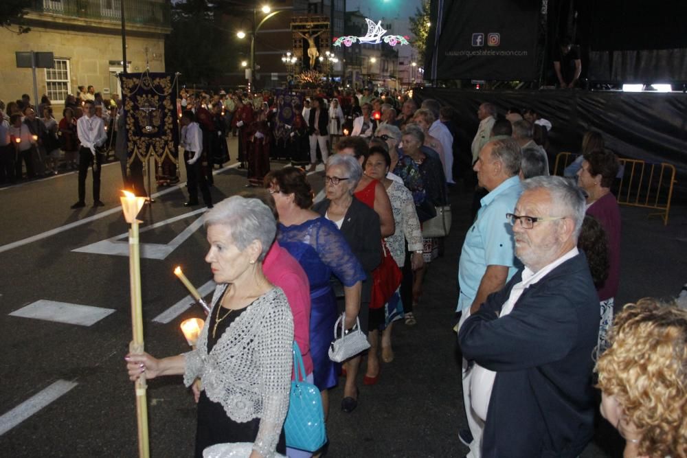 Un Cristo entre el fervor de la multitud. // Santos Álvarez